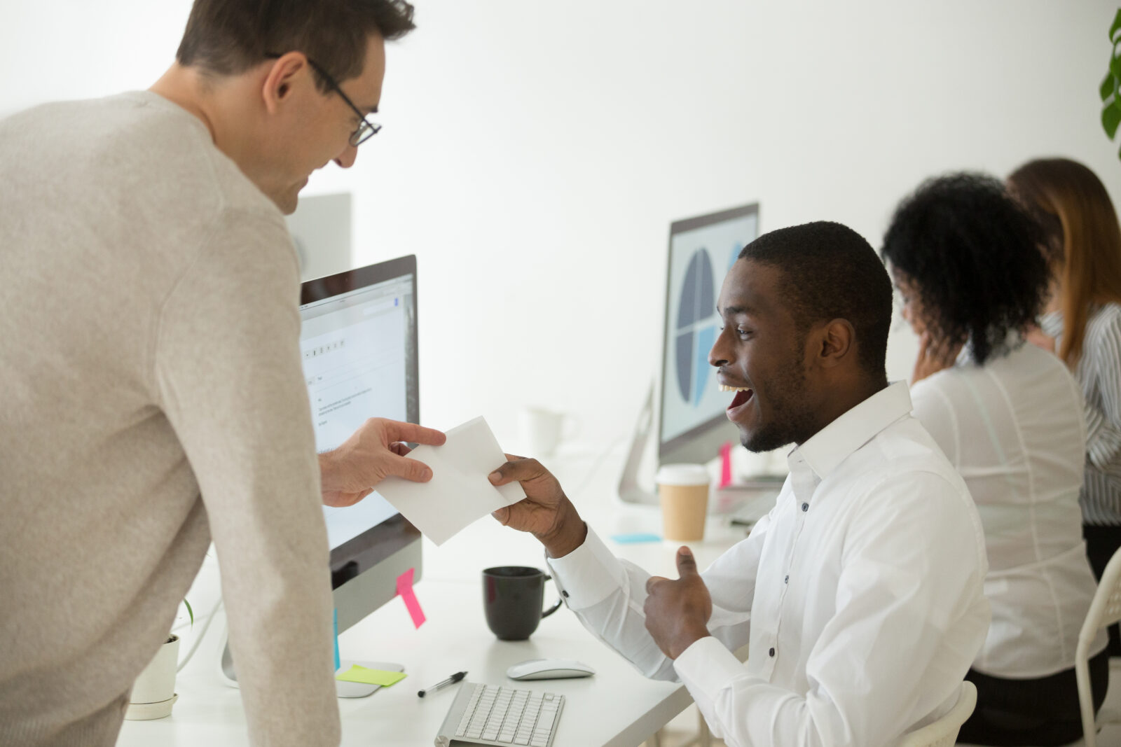 2 Easy Types of Employee Recognition You Can Start Using in Your Organization